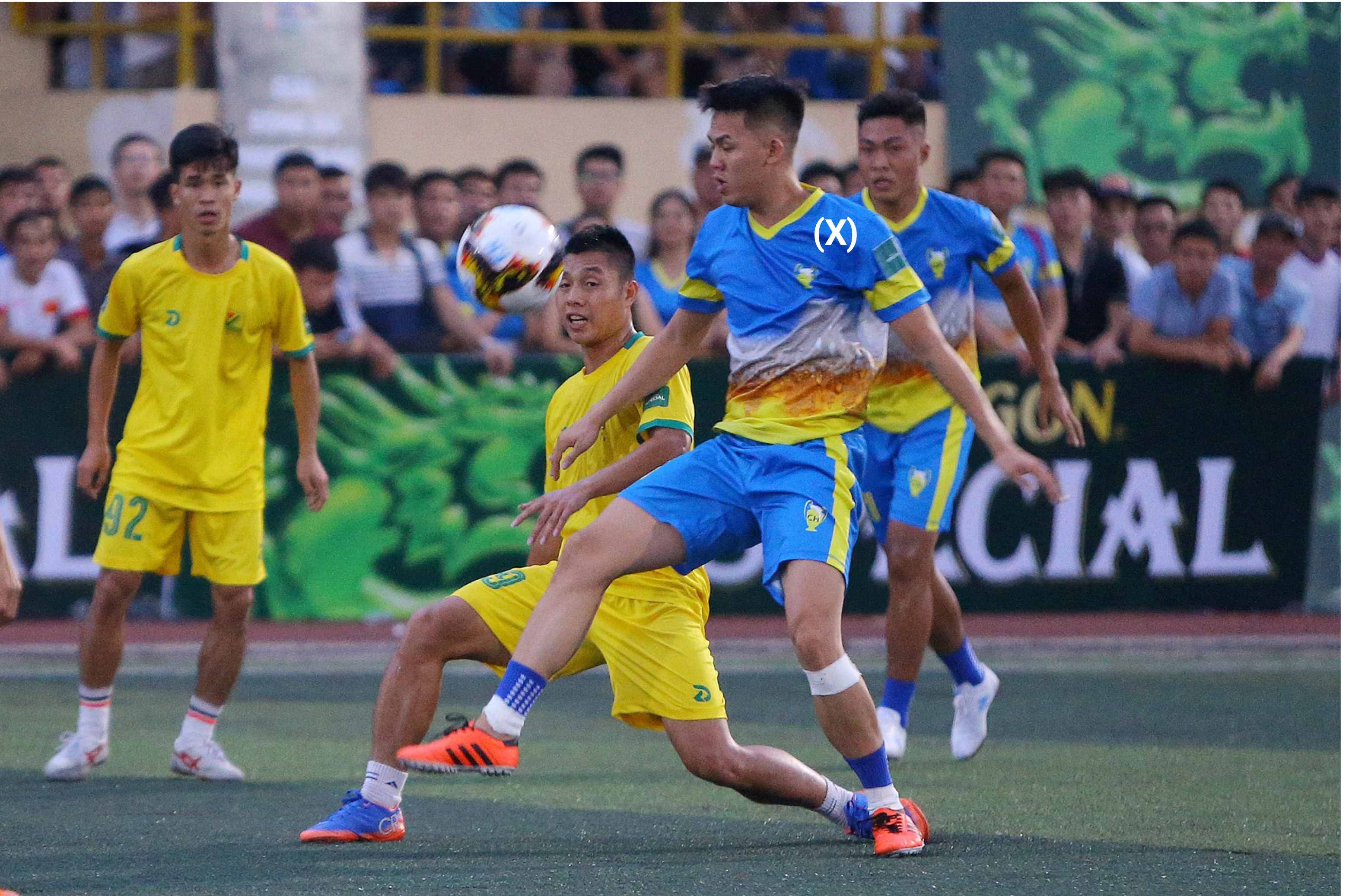 Chuyên nghiệp hóa bóng đá "phủi"