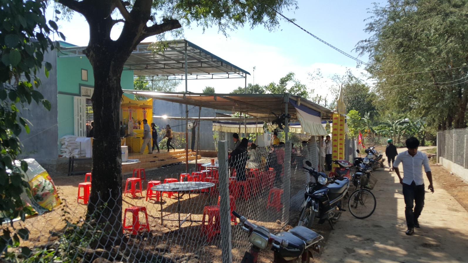 Hai cha con chết bất thường trong nhà nghỉ