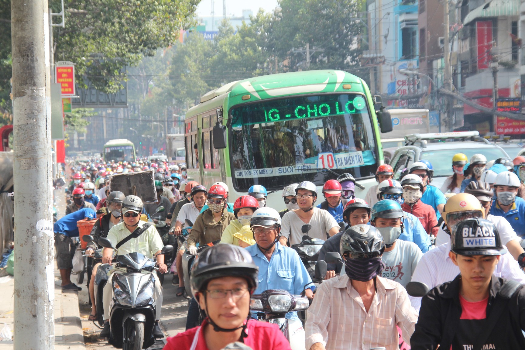 Không nên “đẻ” thêm phí chống ùn tắc giao thông