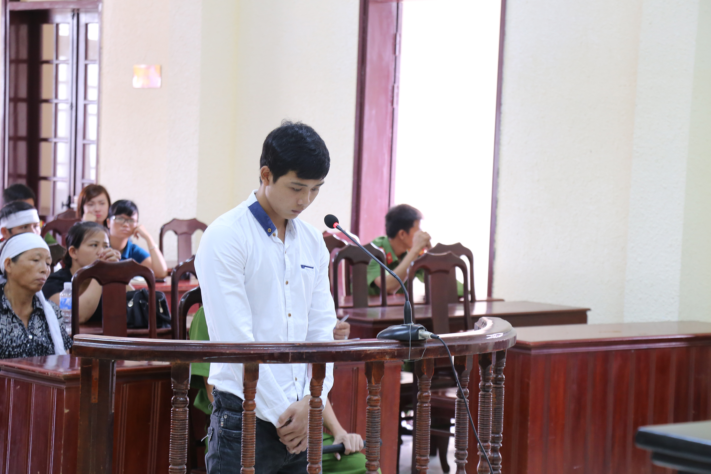 Dùng kéo đâm chết bạn nhậu tử vong lãnh 12 năm tù