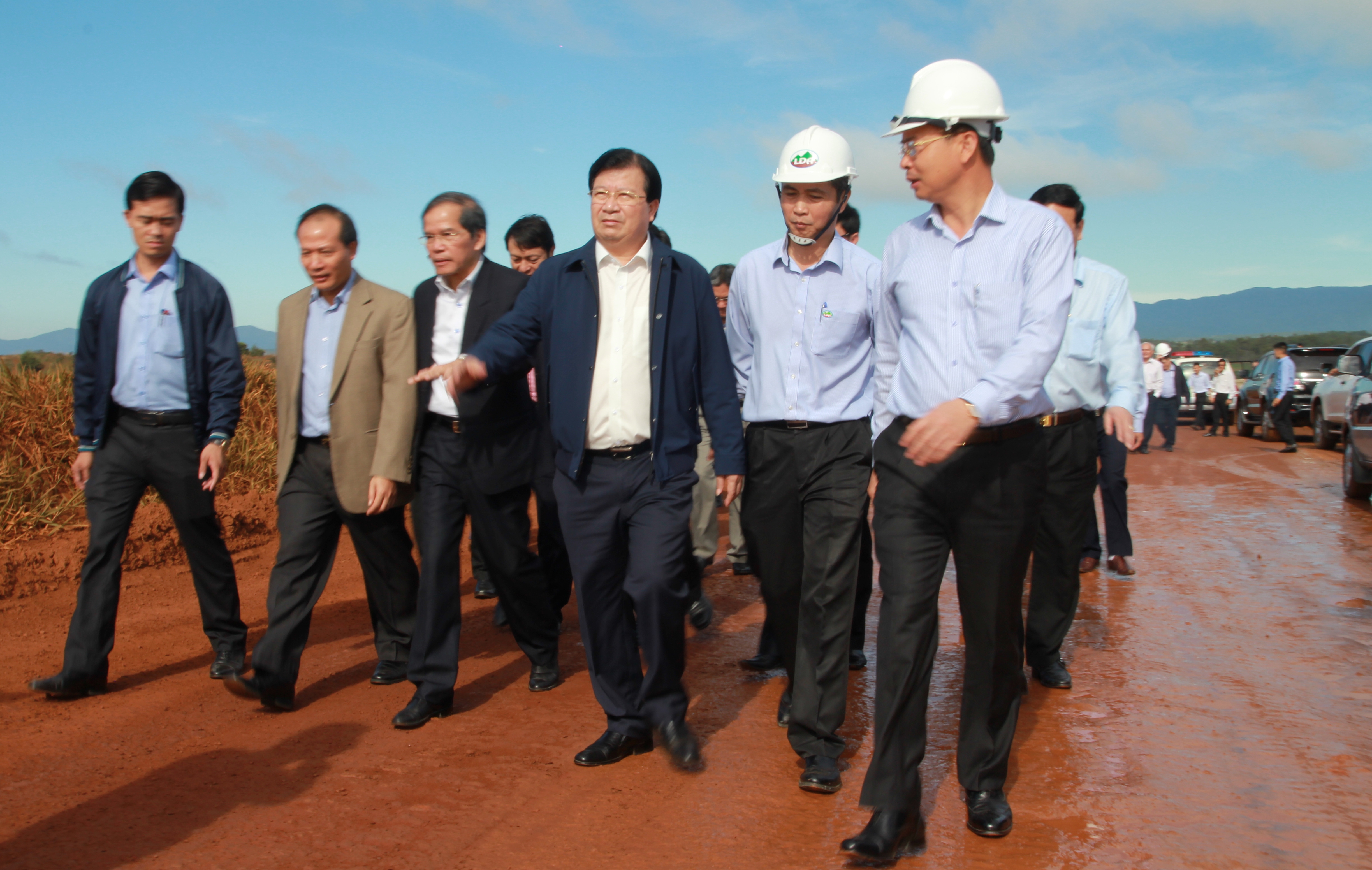 Phó Thủ tướng trực tiếp thị sát khu vực hoàn nguyên sau khai thác tại Tổ hợp bauxit - nhôm Tân Rai.