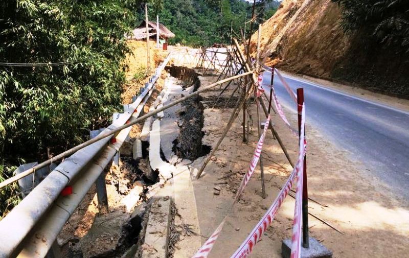 Quốc lộ gần 100 triệu đ&ocirc; ở Thanh H&oacute;a sụt l&uacute;n kinh ho&agrave;ng - Ảnh 3.