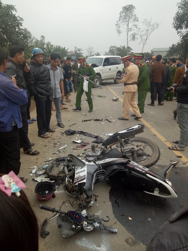 Từ đ&aacute;m cưới ra, 3 thanh ni&ecirc;n tử vong trong tai nạn thảm khốc - Ảnh 2.