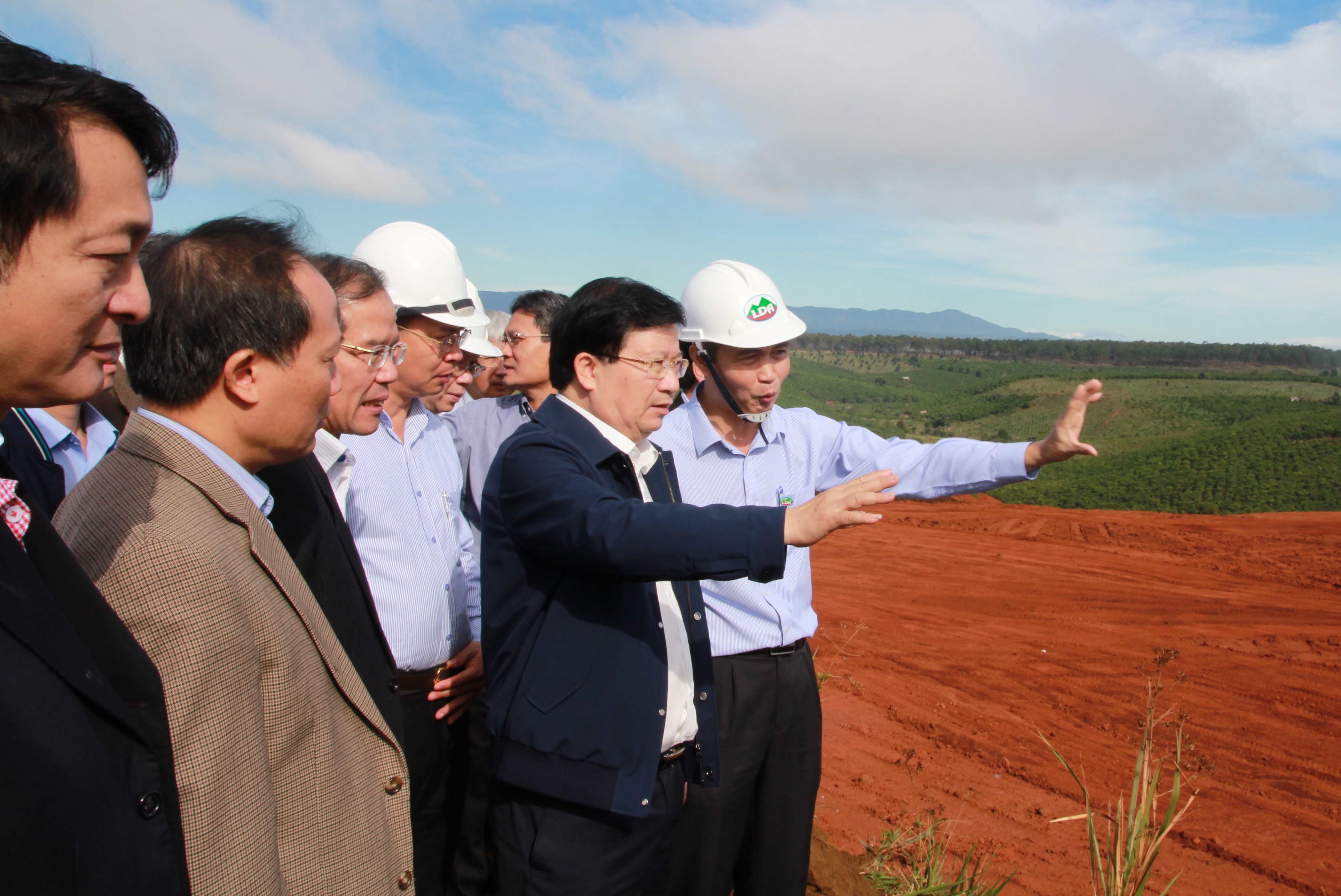 Thị sát mỏ nhà máy tuyển quặng nhôm Tân Rai.