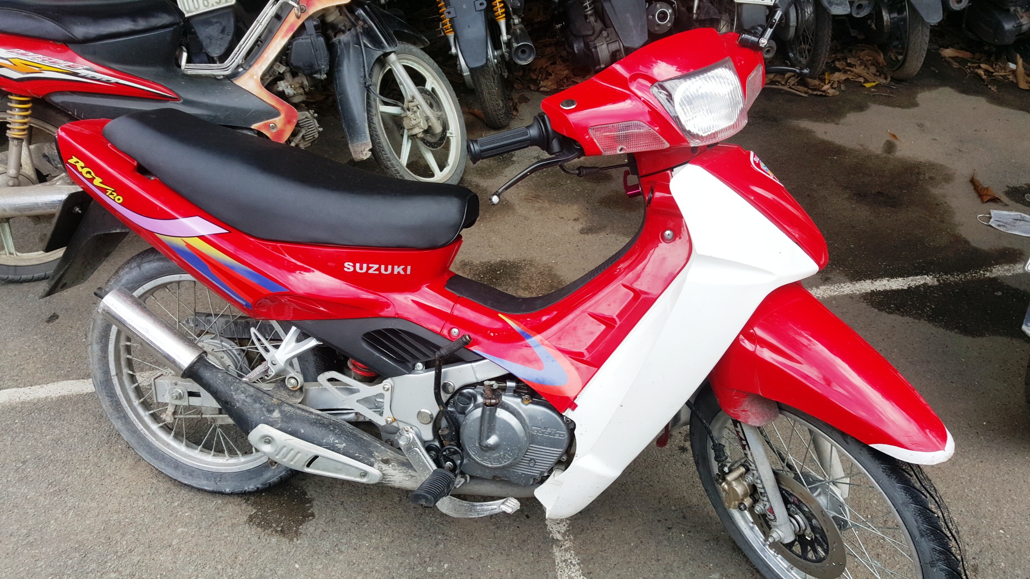 Cứa cổ, cướp xe Suzuki Sport táo tợn ở Sài Gòn - Ảnh 2.