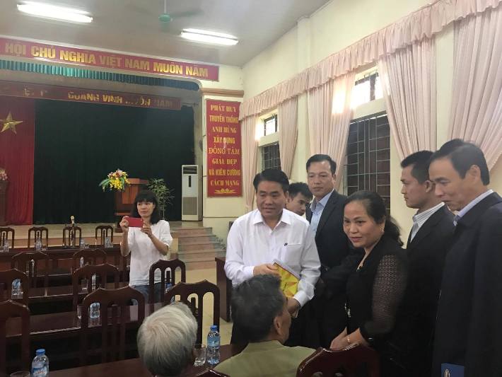 
Chủ tịch UBND TP H&agrave; Nội Nguyễn Đức Chung tại hội trường UBND x&atilde; Đồng T&acirc;m
