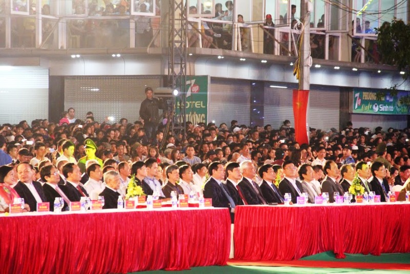 Rất nhiều lãnh đạo Đảng, Nhà nước và các bộ, ngành Trung ương về dự lễ công bố thành lập TP Sầm Sơn và khai trương hè du lịch Sầm Sơn năm 2017