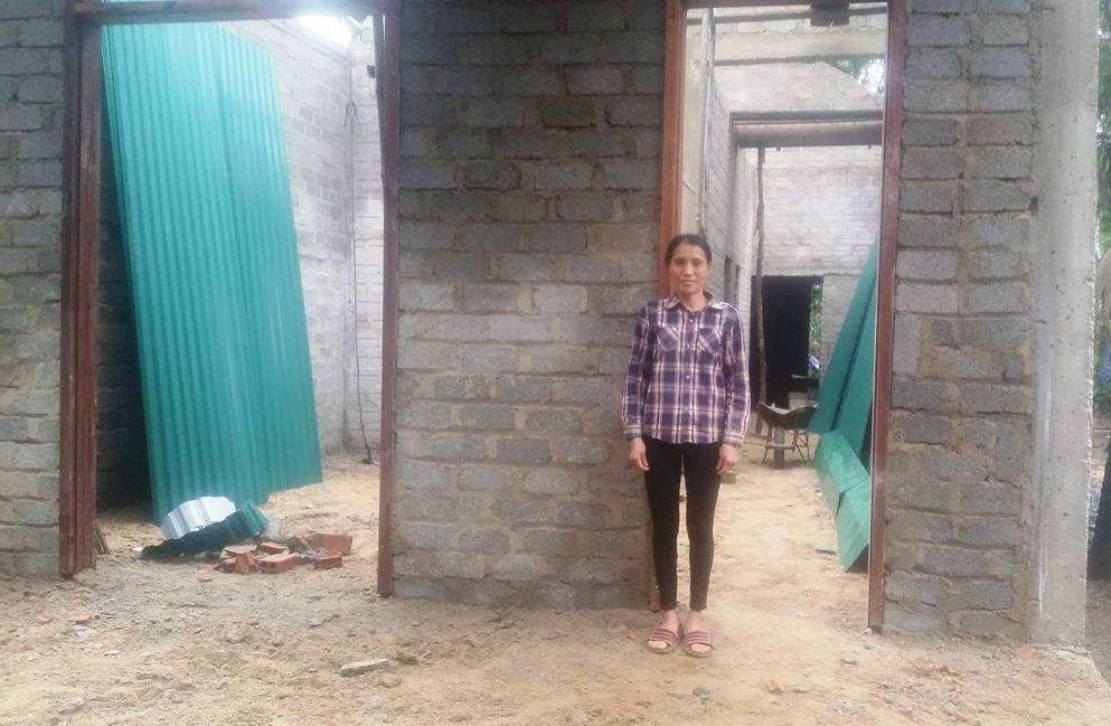 Căn nhà mới đang xây dựng kiên cố và khang trang của nhà chị Trương Thị Tình, ở Quảng Bình (ảnh Minh Tuấn)