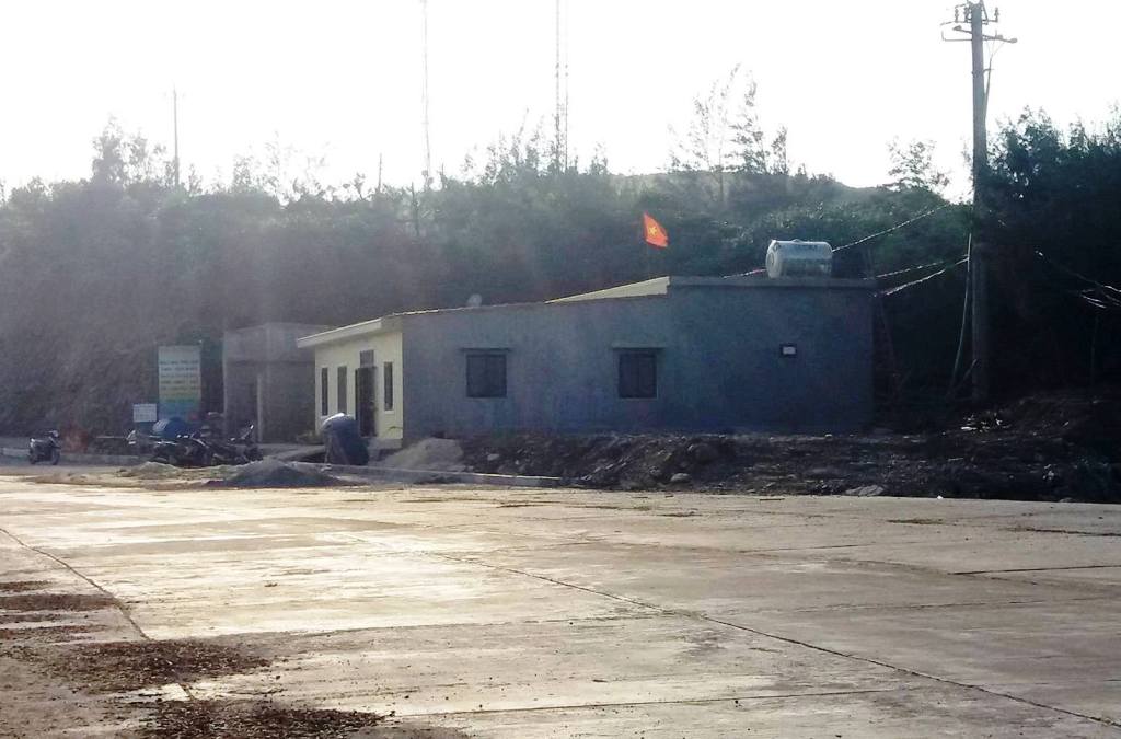 Một công trình xây nhà trái phép ở khu vực cảng Hòn La thuộc địa bàn xã Quảng Đông