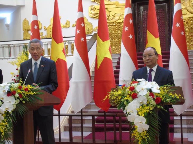 Thủ tướng Việt Nam - Singapore bàn về Biển Đông