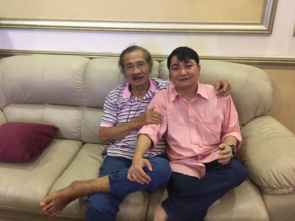 Ca sĩ Nhật Linh đi hát lại với cánh tay giả