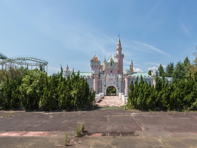 Nara Dreamland trước kia g&acirc;y ấn tượng mạnh với nhiều c&ocirc;ng tr&igrave;nh hệt trong truyện cổ t&iacute;ch. Ảnh: Romain Veillon