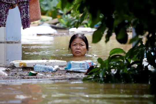 Hình ảnh lũ lụt miền Trung ngập tràn báo chí nước ngoài