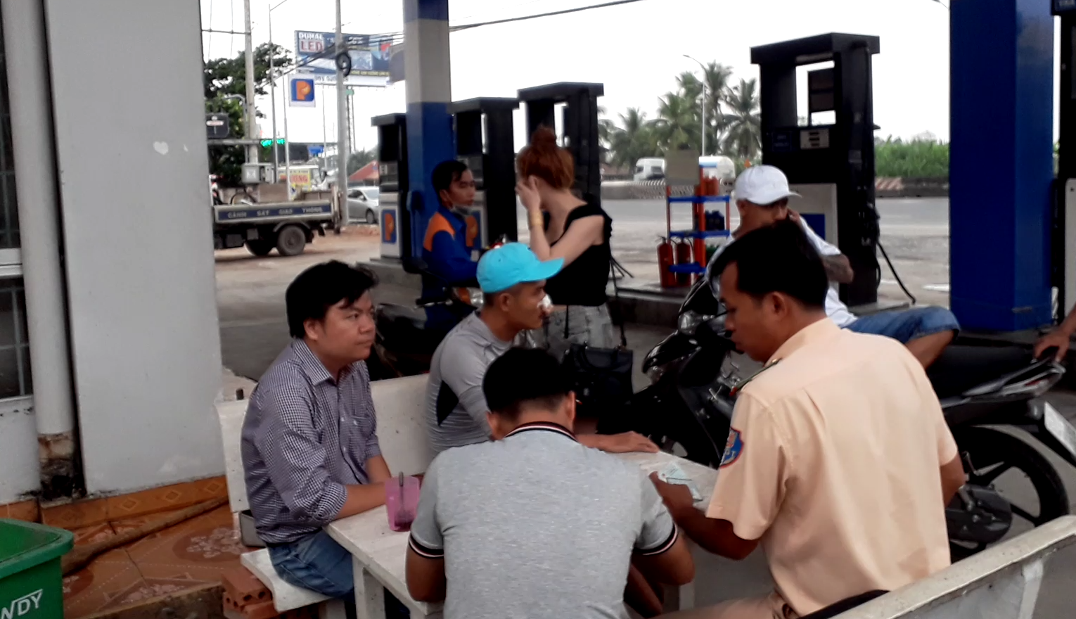Nhân viên BOT Cai Lậy bị rượt chạy trước ngày thu phí