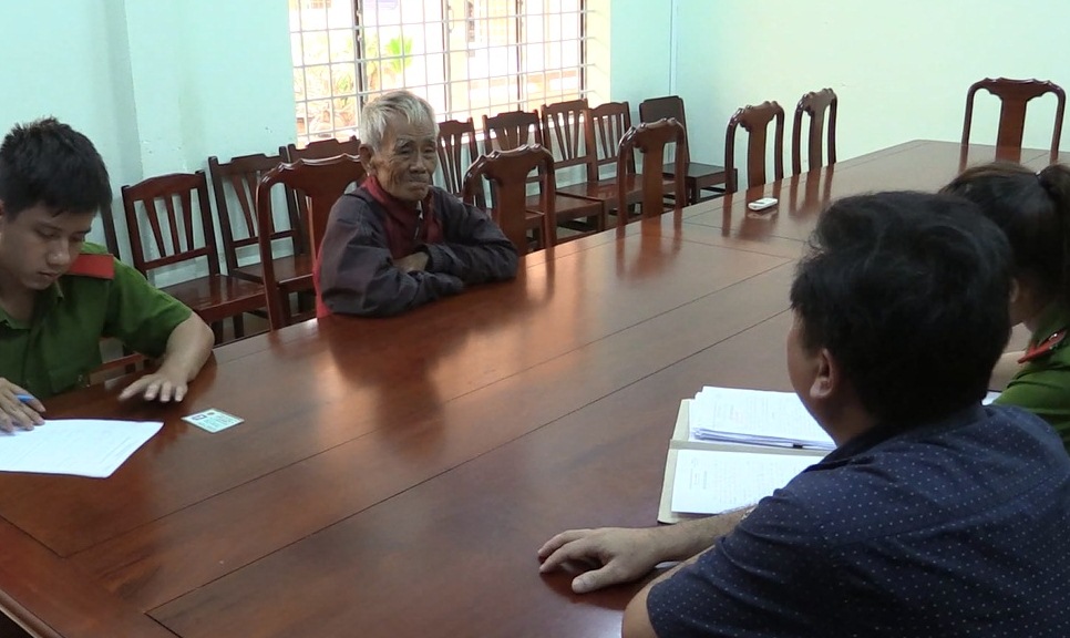 Cụ ông bắn chết đối thủ khai giữ súng hơn 40 năm - Ảnh 1.