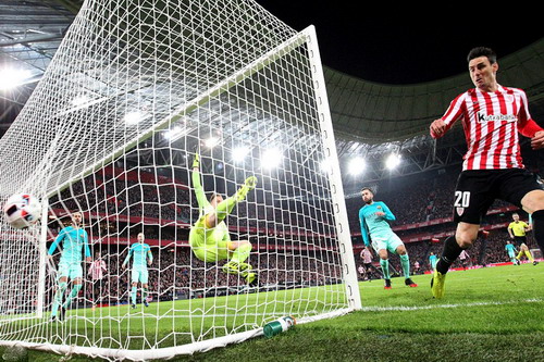 Aduriz ghi b&agrave;n mở tỉ số cho đội chủ nh&agrave;