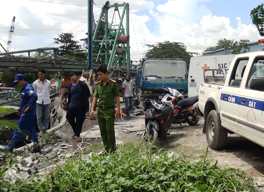 Phát hiện thi thể phụ nữ không quần áo trên sông Vàm Thuật