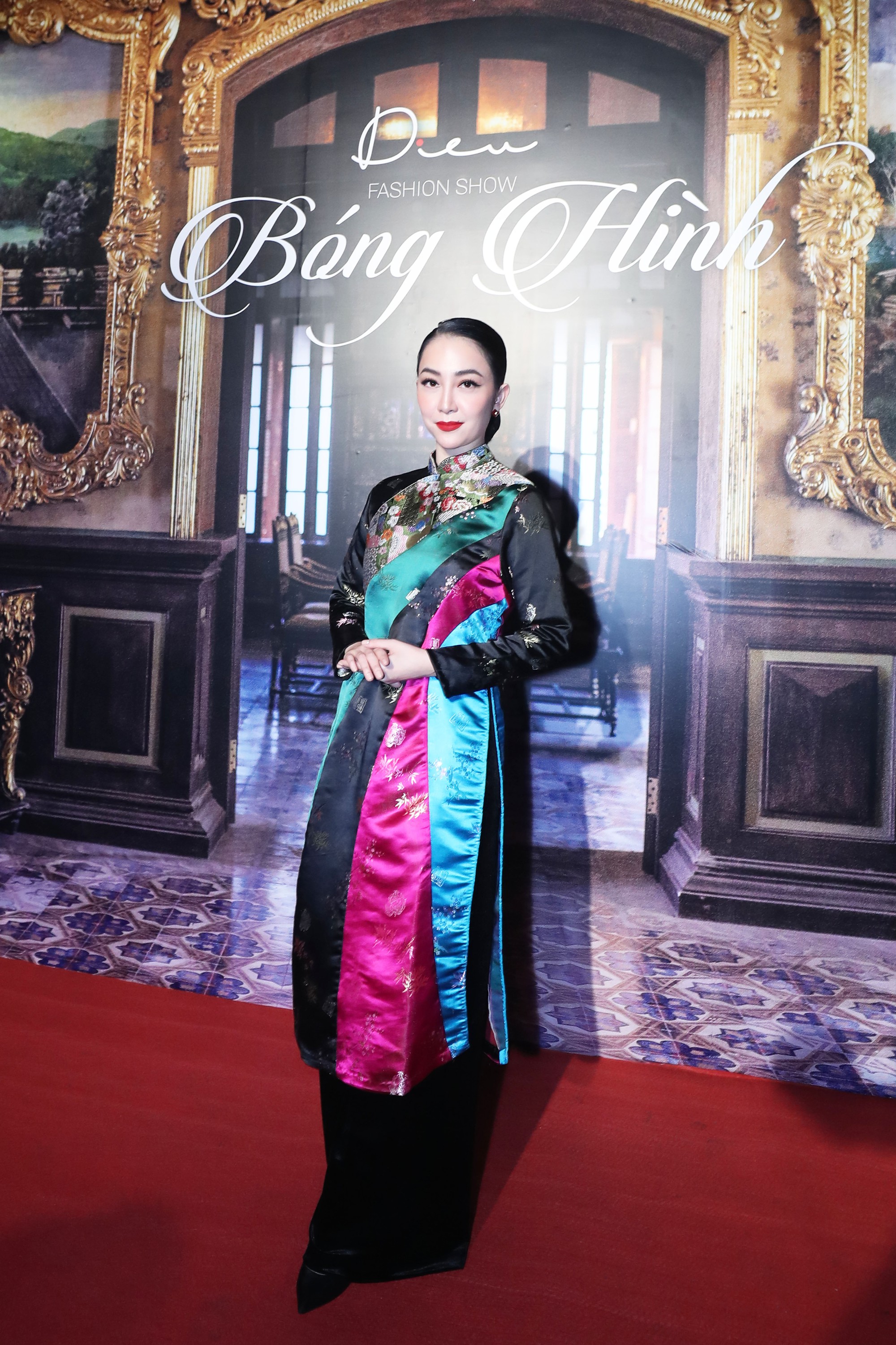Chim c&ocirc;ng l&agrave;ng m&uacute;a Linh Nga xuất hiện sau vụ kiện - Ảnh 3.