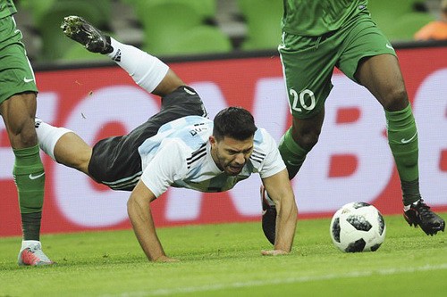 Argentina thua thảm Nigeria, Tây Ban Nha hòa chật vật chủ nhà World Cup - Ảnh 2.