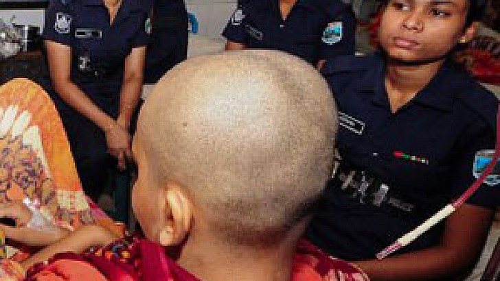 Bangladesh: Bức xúc vụ nữ sinh bị cưỡng hiếp và “cạo đầu”