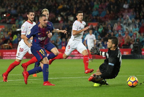 Người hùng Paco Alcacer giúp Barcelona nhấn chìm Sevilla - Ảnh 3.
