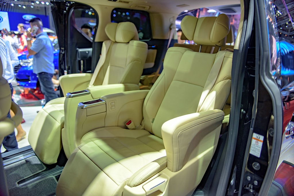 Toyota Alphard - chuy&ecirc;n cơ mặt đất vừa ra mắt c&oacute; g&igrave;? - Ảnh 11.