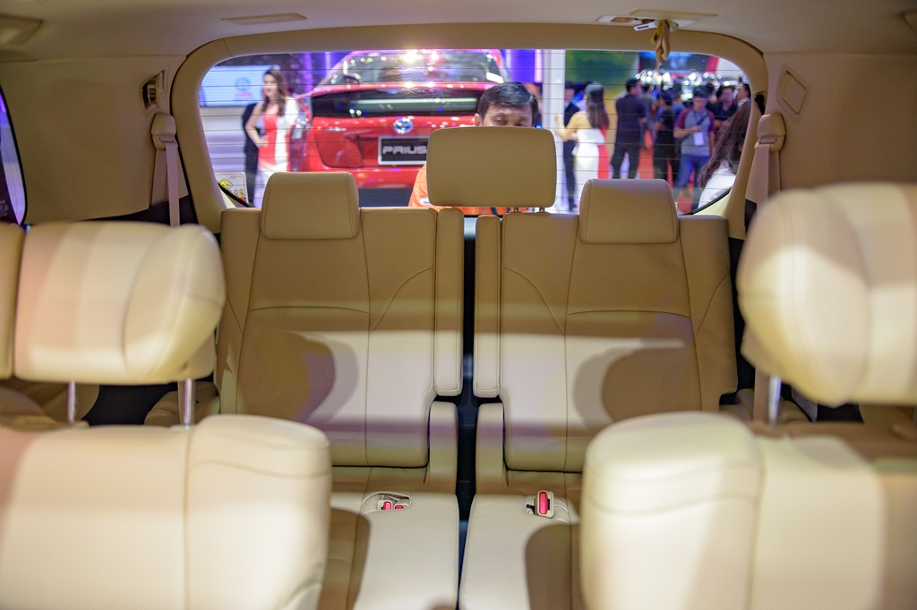 Toyota Alphard - chuy&ecirc;n cơ mặt đất vừa ra mắt c&oacute; g&igrave;? - Ảnh 12.