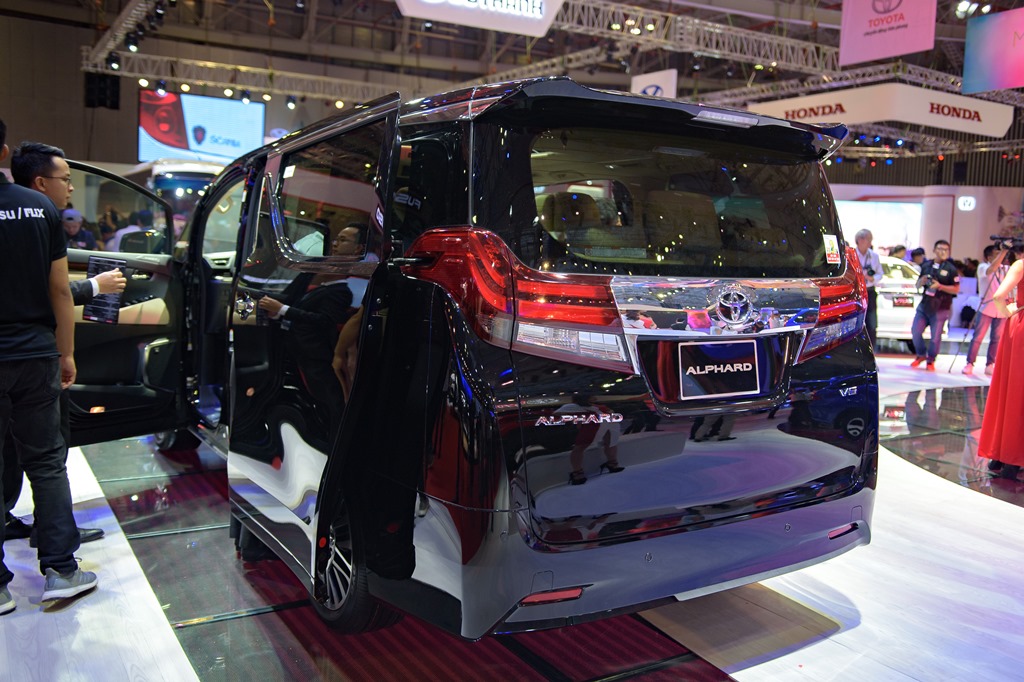 Toyota Alphard - chuy&ecirc;n cơ mặt đất vừa ra mắt c&oacute; g&igrave;? - Ảnh 6.