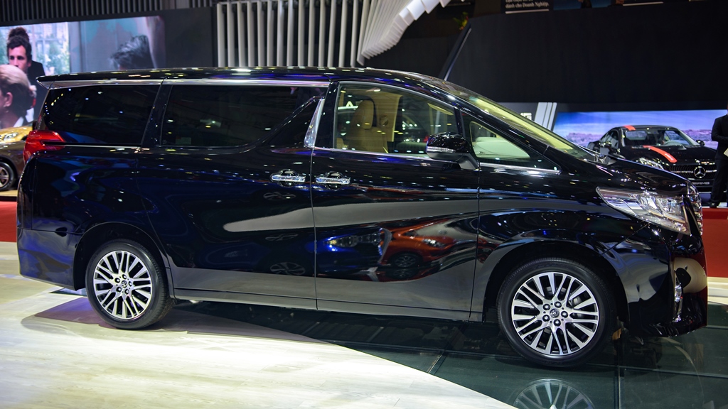 Toyota Alphard - chuy&ecirc;n cơ mặt đất vừa ra mắt c&oacute; g&igrave;? - Ảnh 3.