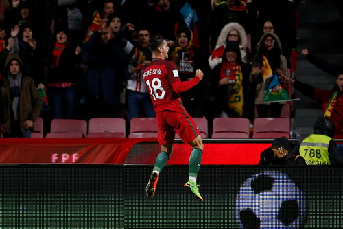 Andre Silva sau pha lập c&ocirc;ng để đời