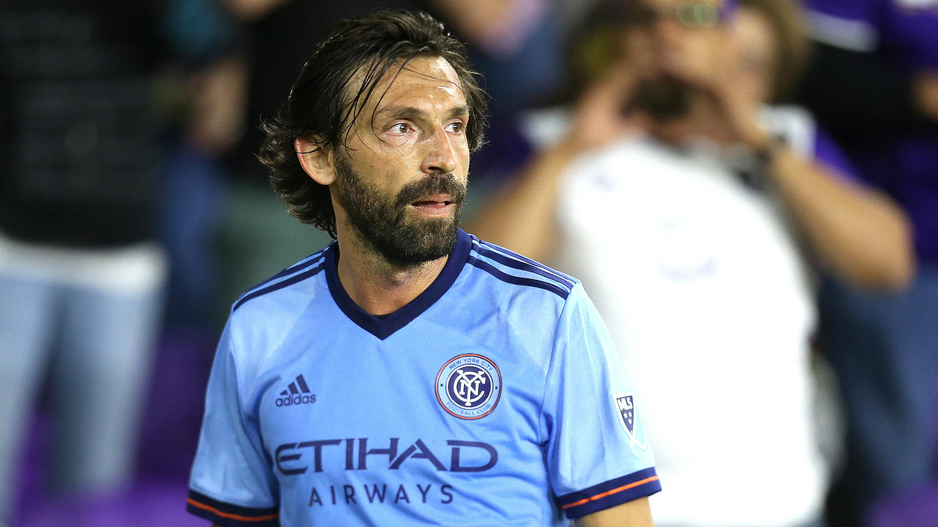 Pirlo tuyên bố treo giày