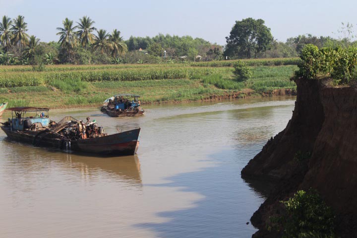 Đủ chiêu “móc ruột” sông