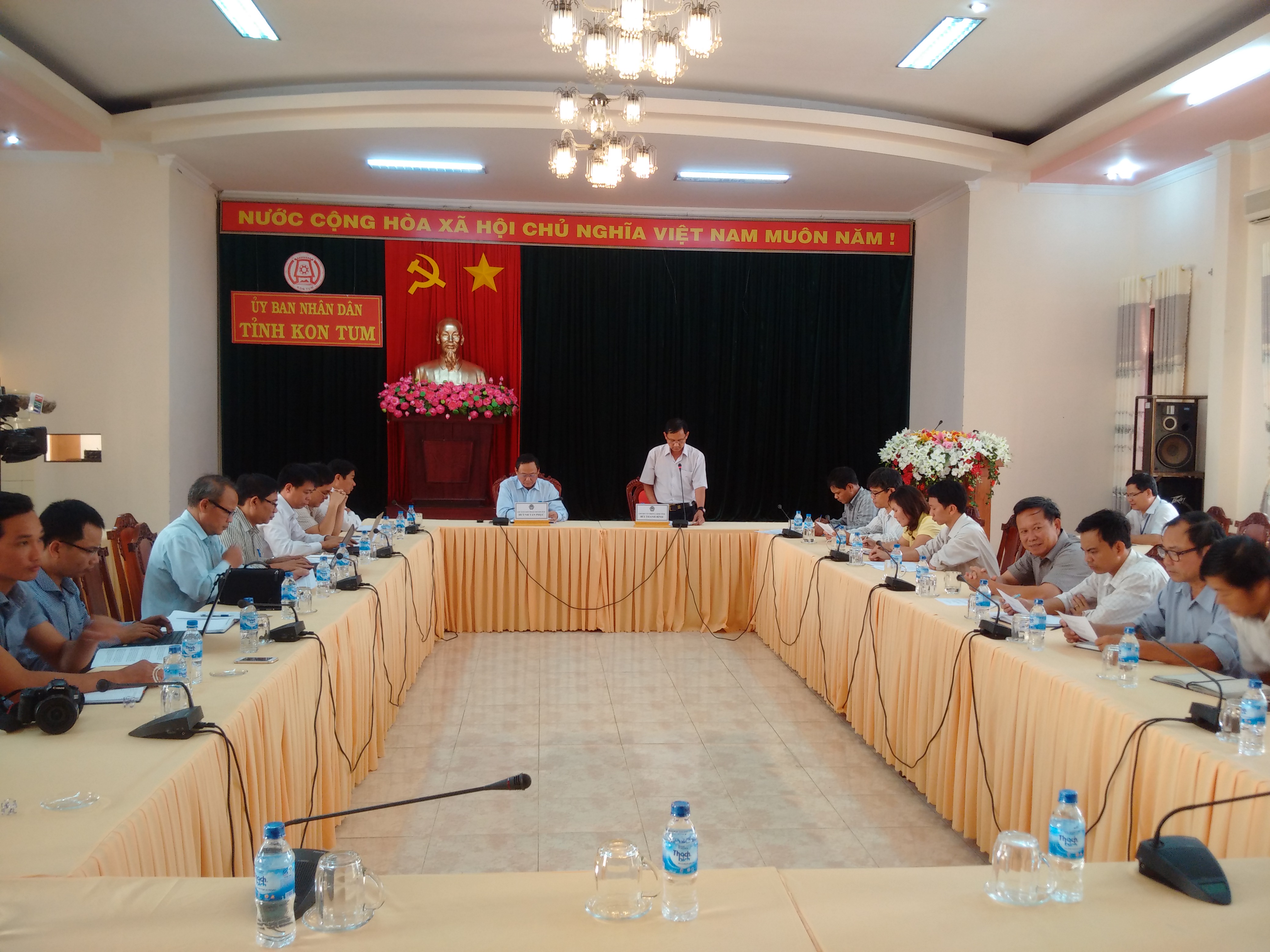 Lấn chiếm đất trái phép còn tấn công lực lượng chức năng