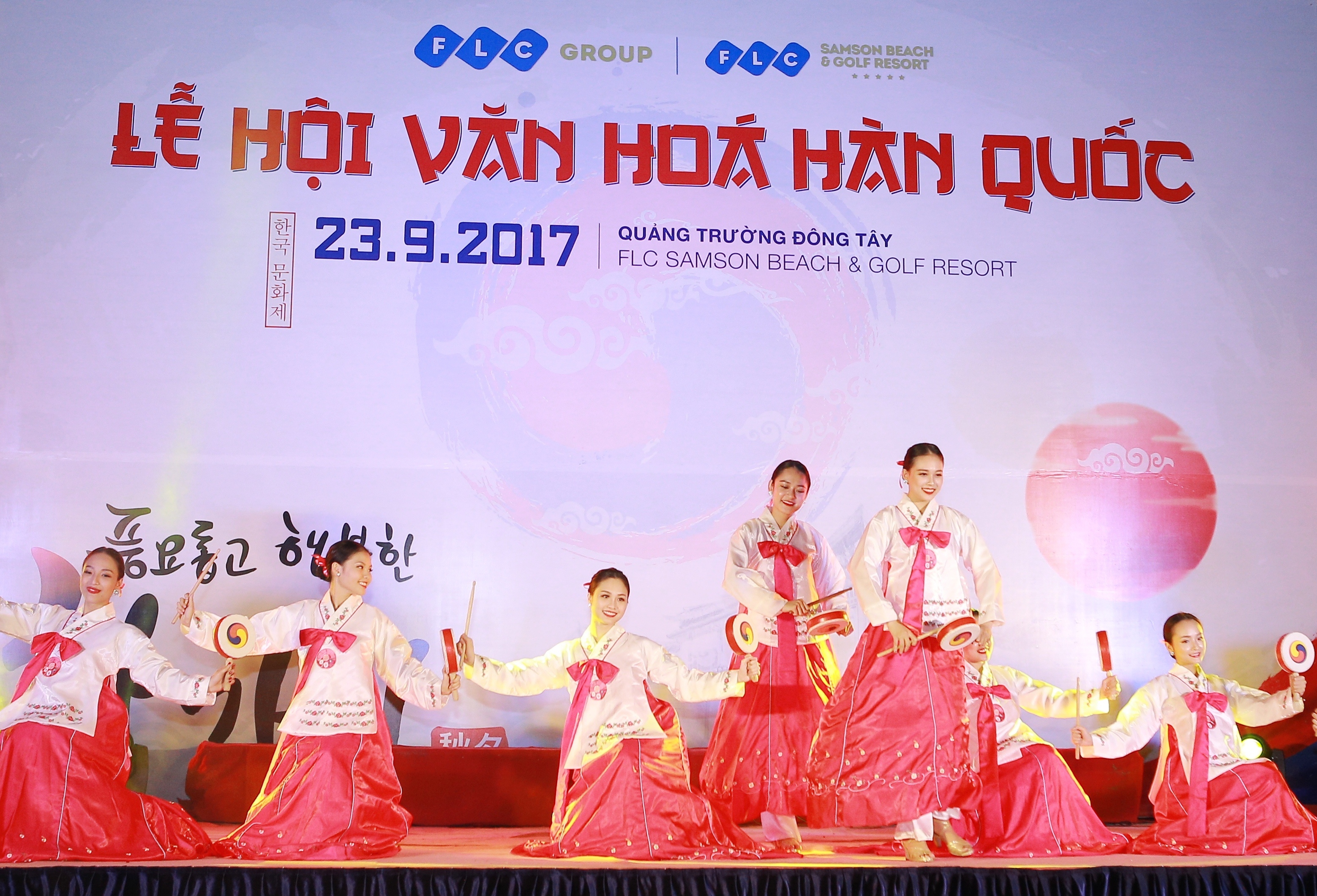 Ngập tr&agrave;n sắc m&agrave;u H&agrave;n Quốc trong lễ hội văn h&oacute;a tại FLC Sầm Sơn - Ảnh 1.
