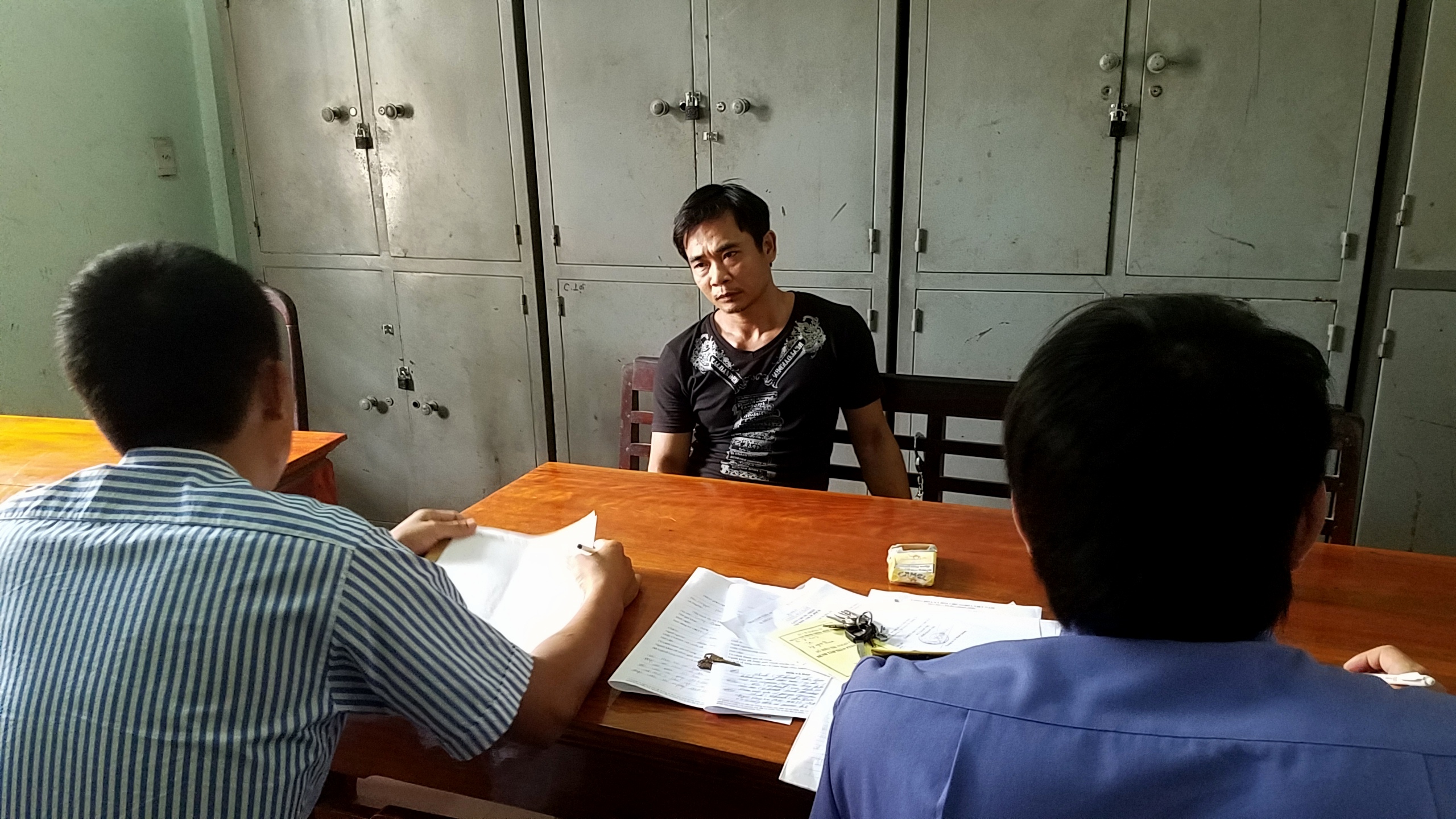 Bị bắt sau khi lật xe vừa trộm