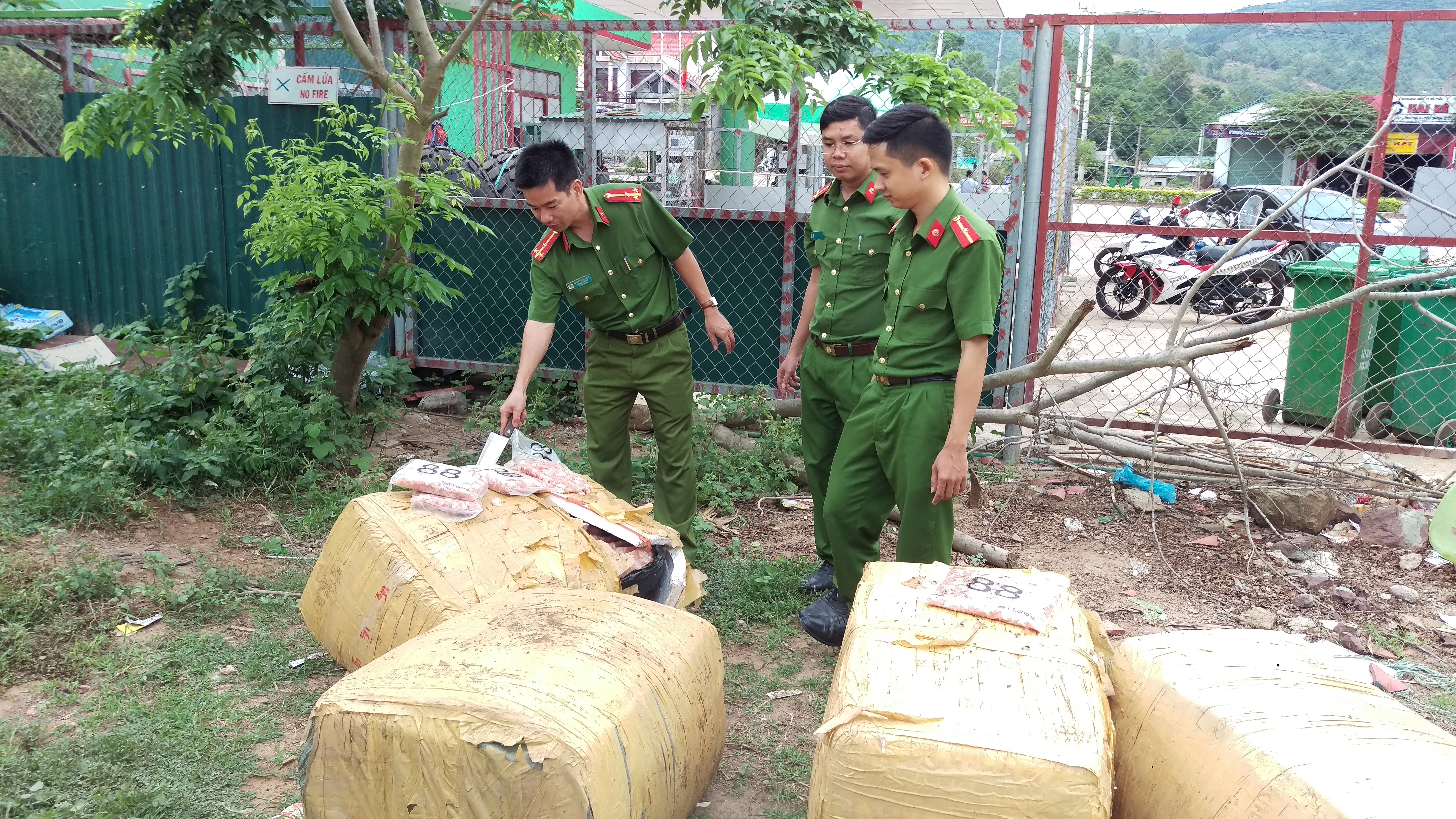 Phát hiện hơn 1.200 kg sụn gân gà không rõ nguồn gốc
