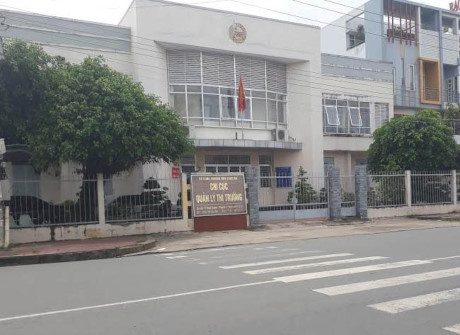Bị án treo, đội trưởng QLTT mất luôn chức