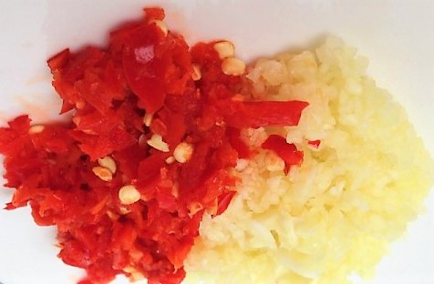 Tỏi, ớt bằm nhuyễn