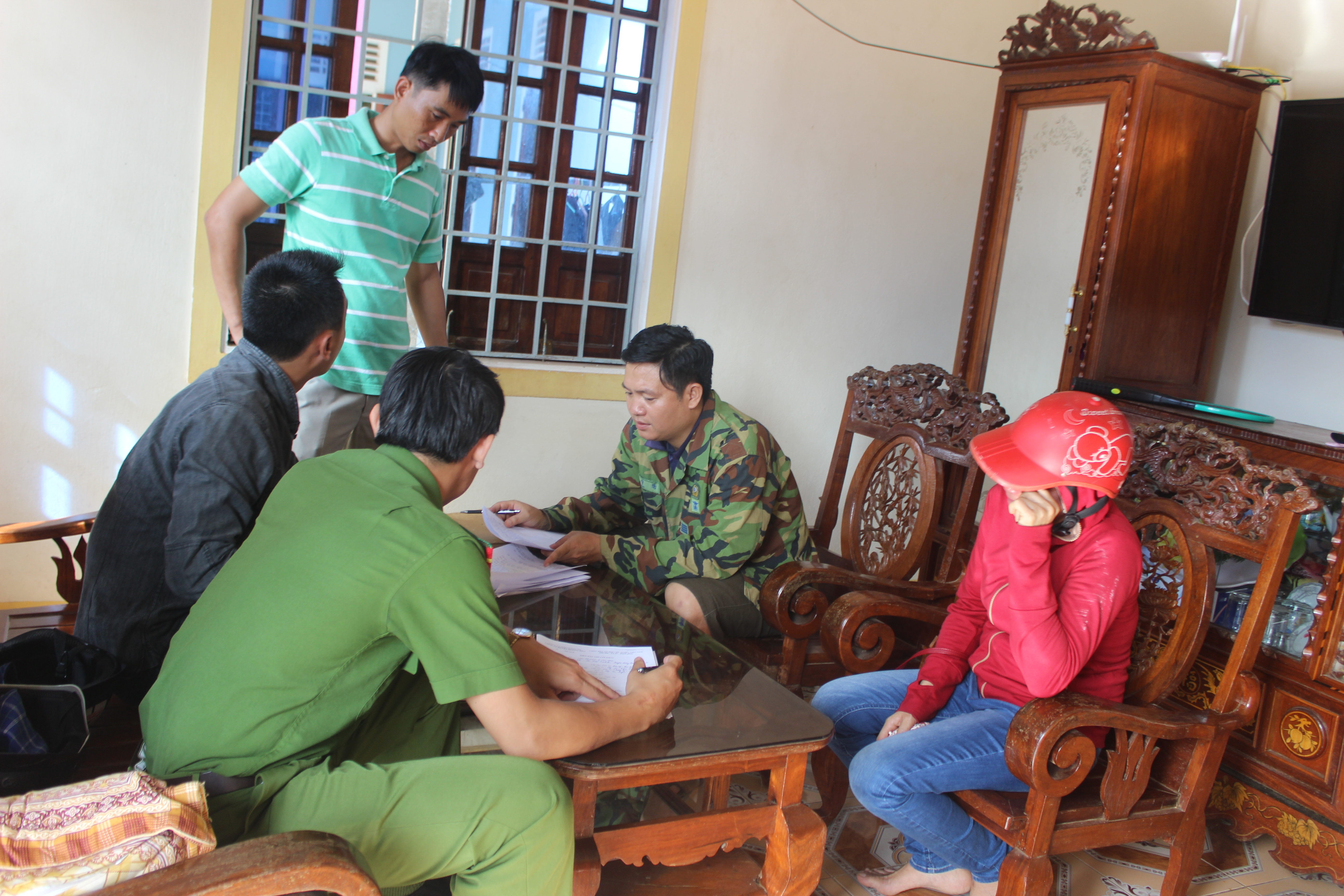 Bắt giữ hơn 8 tấn đường lậu ở vùng biên Lao Bảo