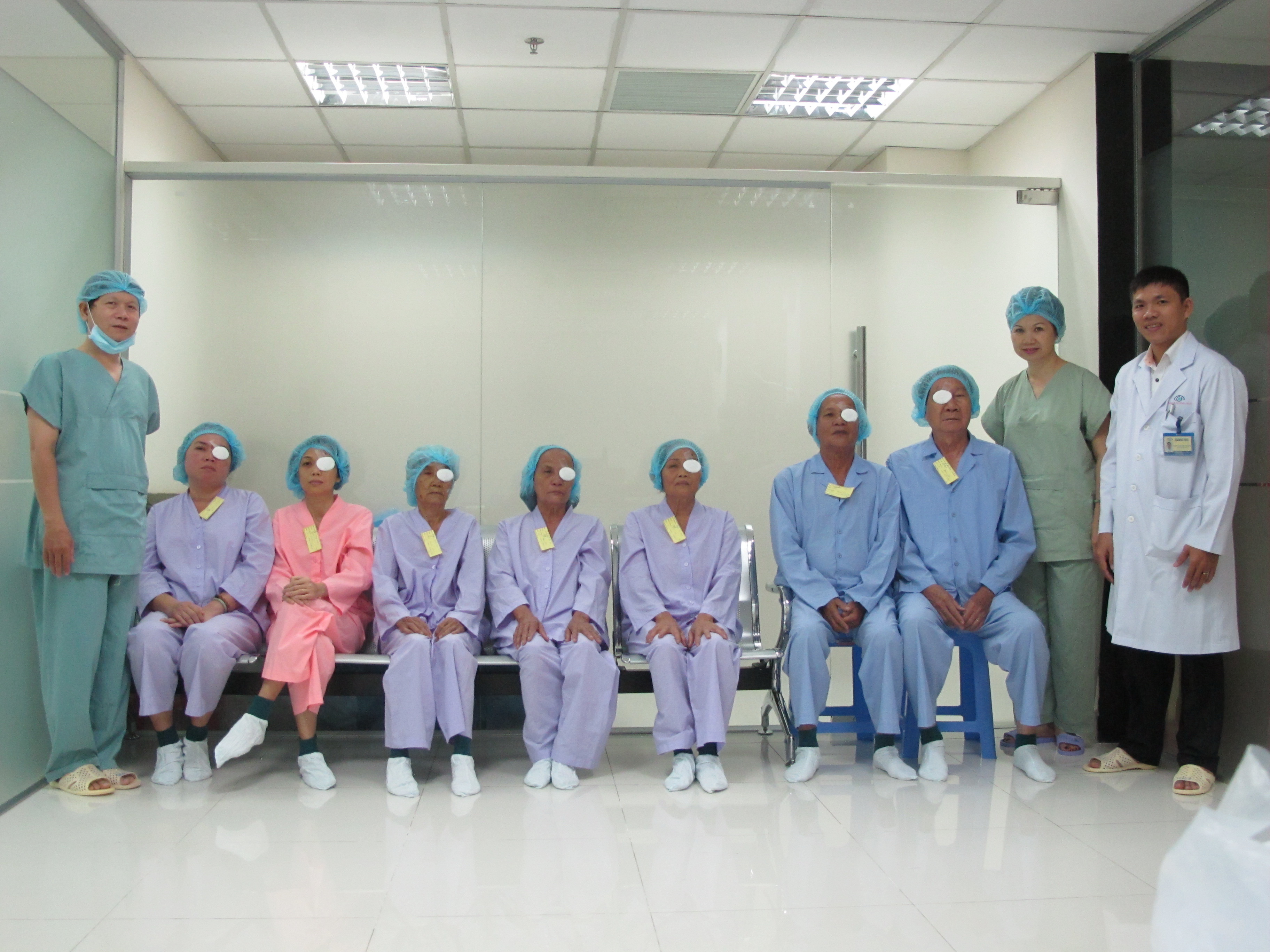 Chương trình khám mắt miễn phí và phẫu thuật Phaco cho các đối tượng chính sách - Ảnh 2.