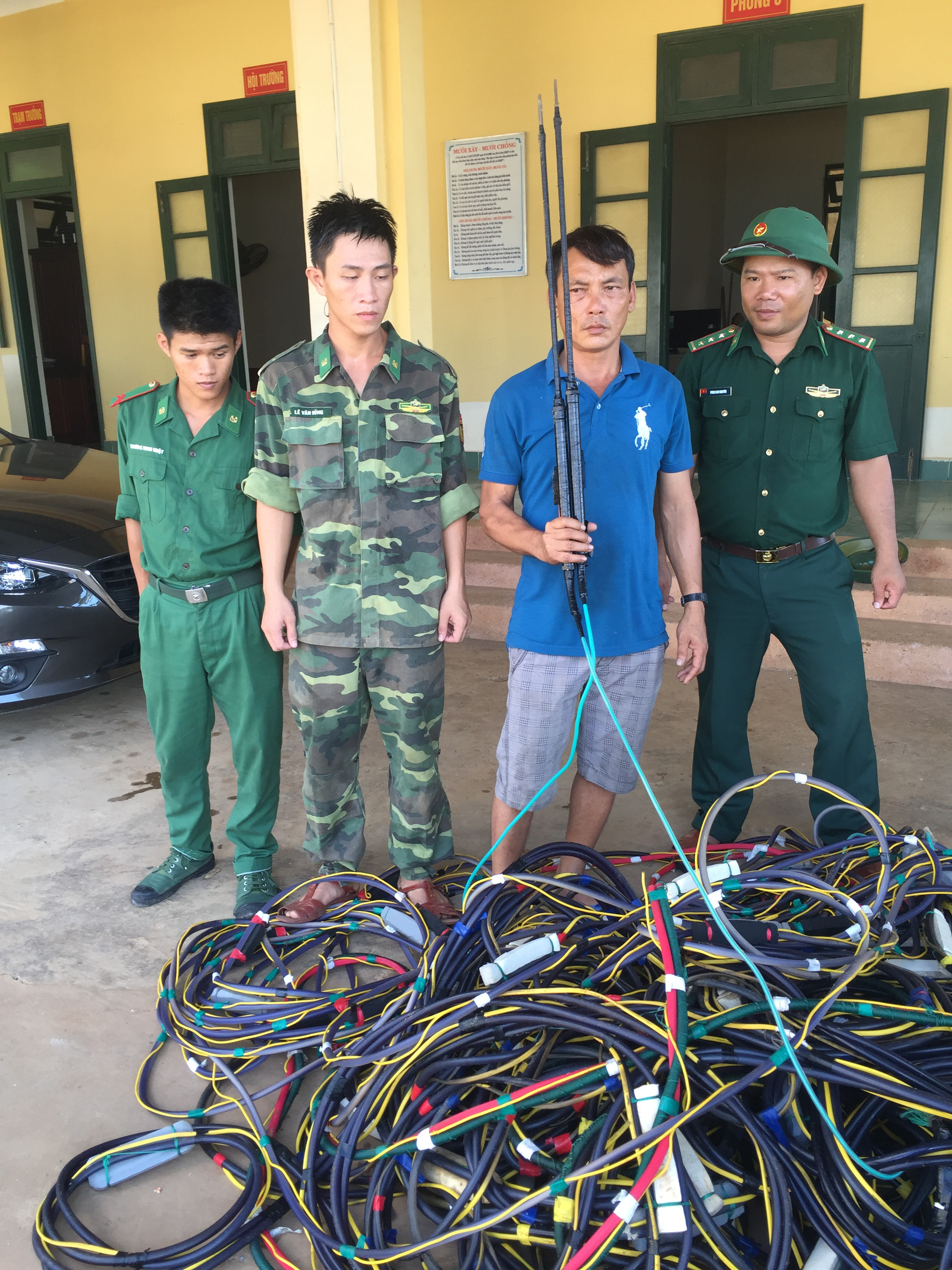 Bắt tàu cá dùng xung điện tận diệt hải sản