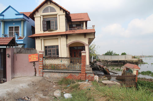 Hiểm nguy trên núi, dưới sông