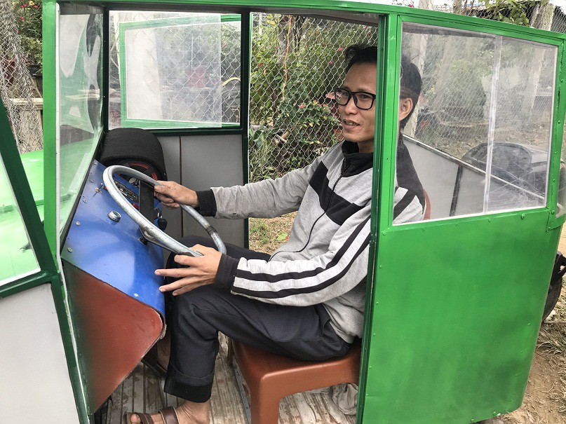Cha tự “sản xuất” xe “ô tô” điện 15 triệu đồng để chở con đi học - Ảnh 2.