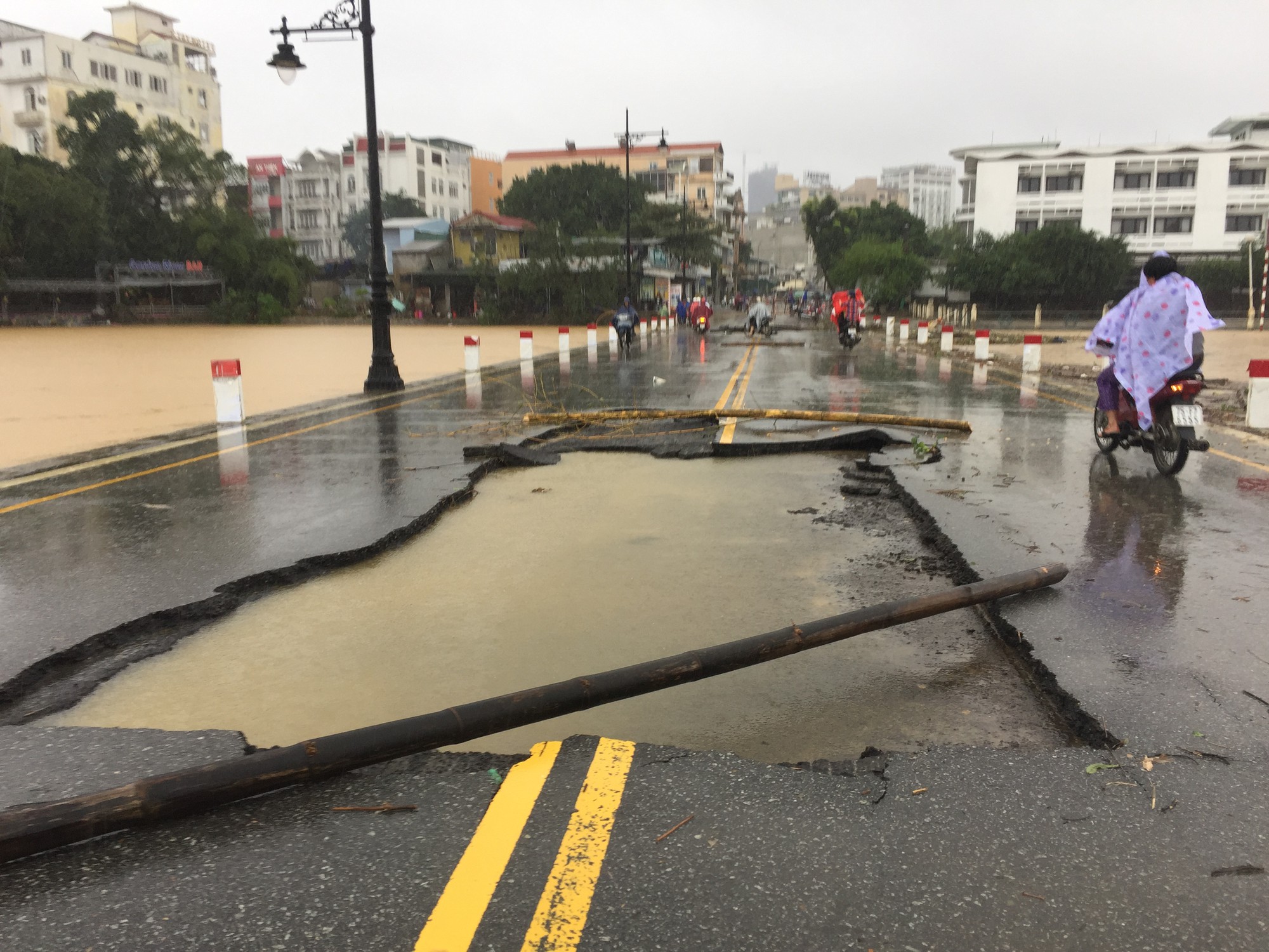 Đập Đ&aacute; ở Huế nhanh hỏng l&agrave; do chọn biện ph&aacute;p thi c&ocirc;ng đơn giản? - Ảnh 2.