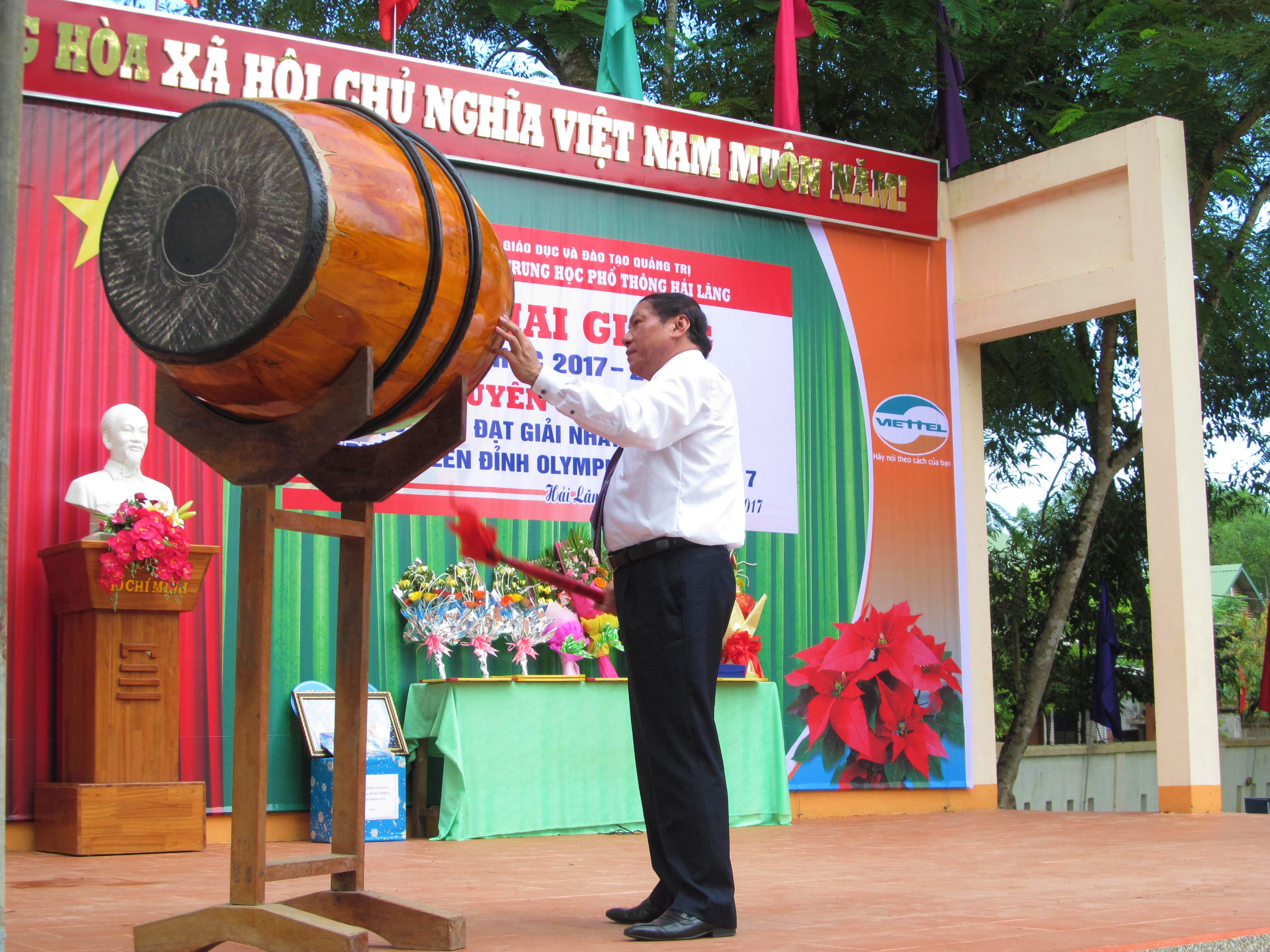 Quảng Trị: Tuy&ecirc;n dương qu&aacute;n qu&acirc;n Olympia năm 2017 Nhật Minh - Ảnh 2.