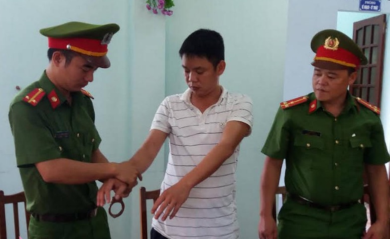 Bắt Trạm trưởng Trạm quản l&yacute; rừng ph&ograve;ng hộ Nậm C&agrave;n - Ảnh 1.