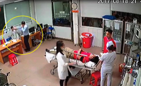 Giám đốc tát liên tiếp vào mặt bác sĩ, dọa gọi “xã hội đen”