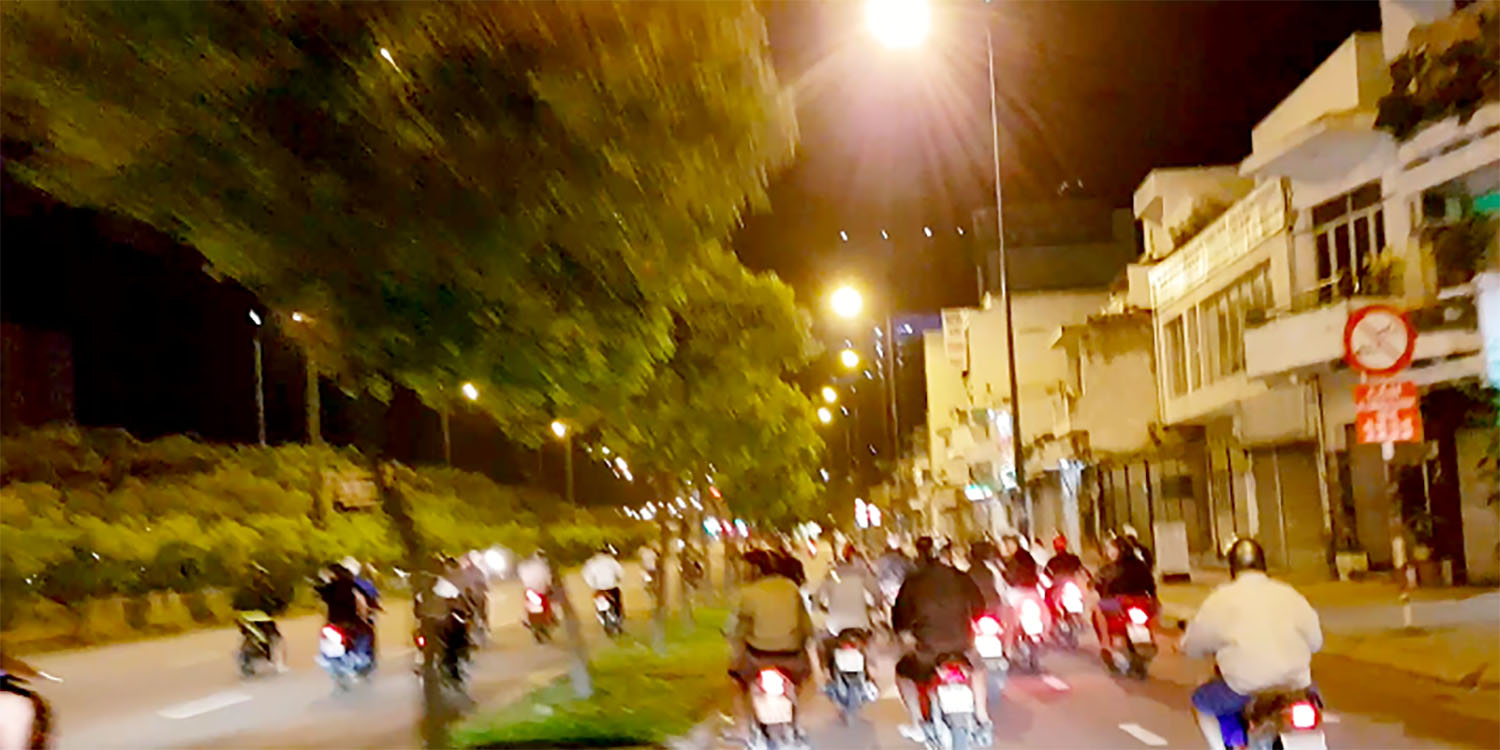 "Bão" đêm ở TP HCM
