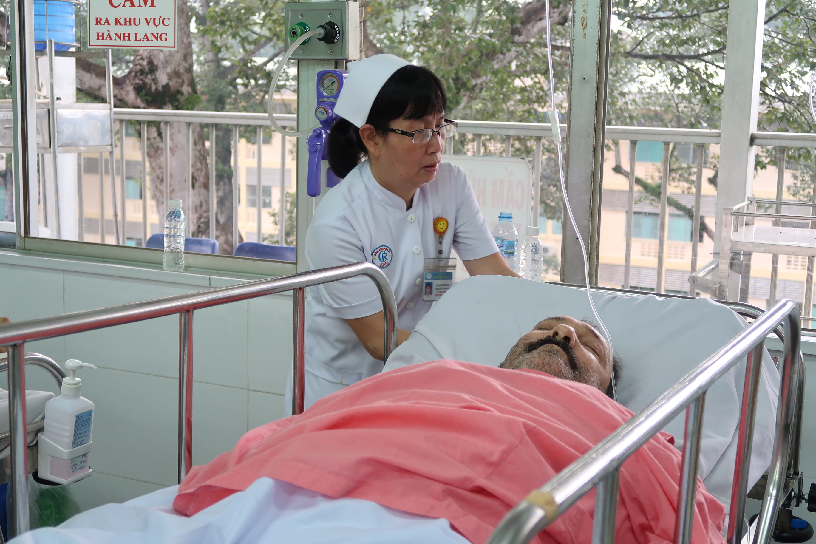Đau đầu với bệnh nhân ngoại quốc