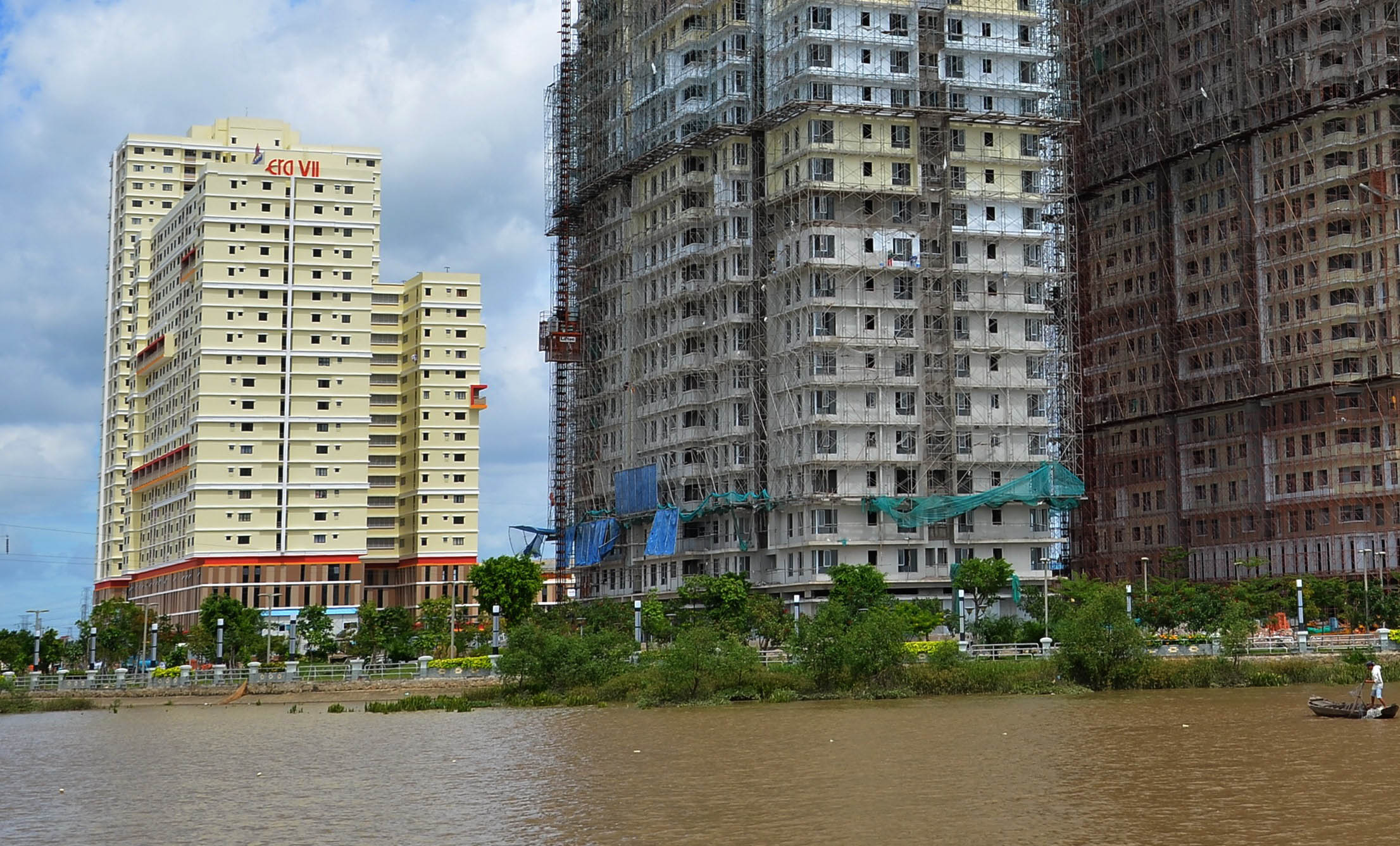 27 doanh nghiệp ở TP HCM vi phạm đất đai - Ảnh 1.